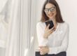 donna con smartphone